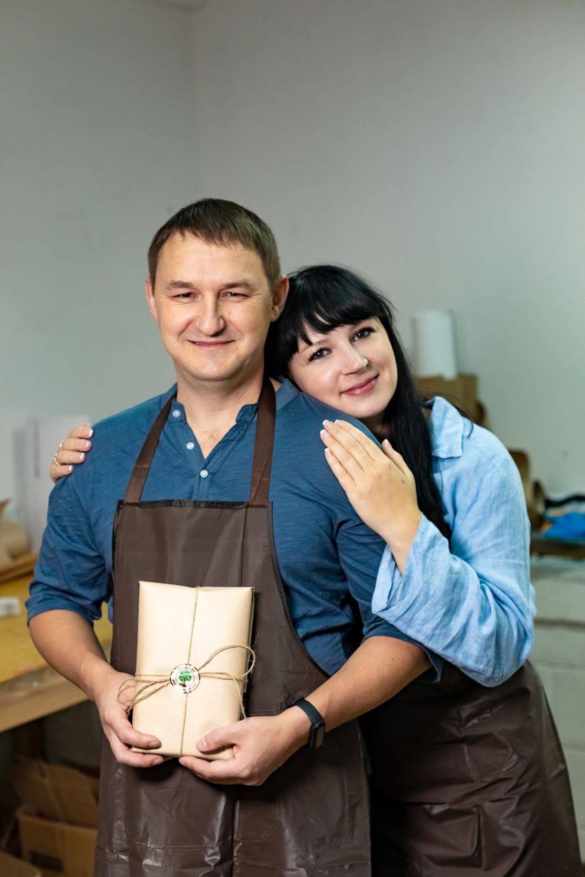 Алексей и Алёна Россовы в своей мастерской